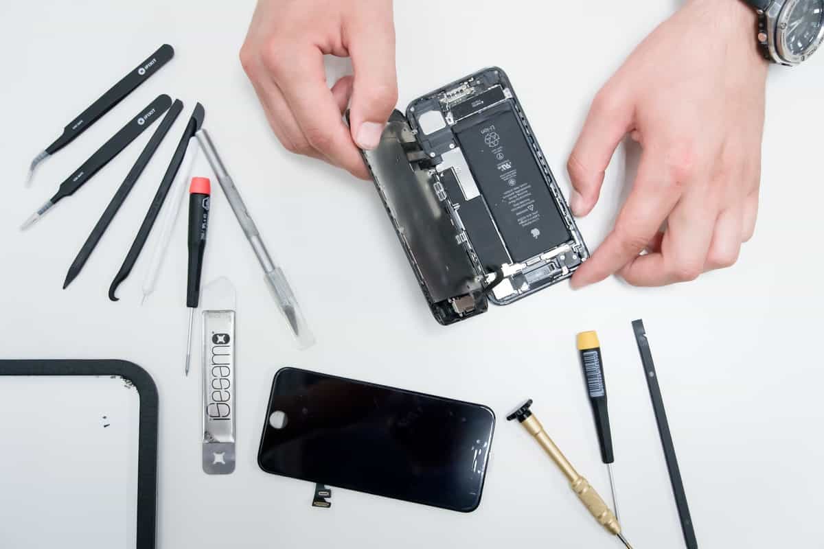 Should You Buy a New Phone or Fix Your Old One