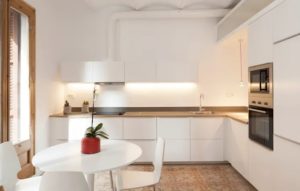 Look at the 7 Minimalist Kitchen Designs for This Little House!