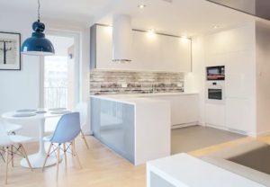 Look at the 7 Minimalist Kitchen Designs for This Little House!